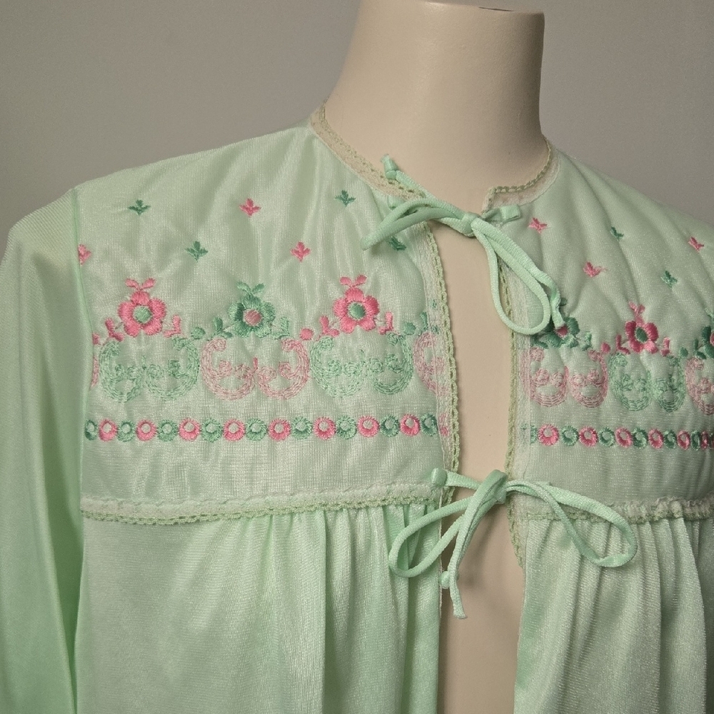 ✨ Vintage Lou’lee Canada Bed Jacket Satin Embroidered Mint Green (M) - Picture 2 of 13